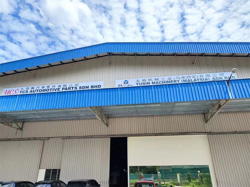我公司兩位工程師奔赴馬來西亞對公司出口到永荿興公司的四臺汽車剎車片檢測設備進行安裝調試